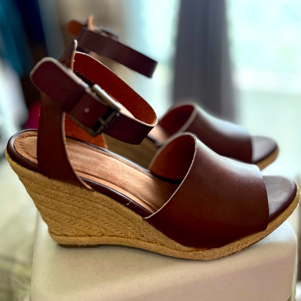 Old Navy Brown Wedge Espadrilles Size 9 Fits 8/8.5